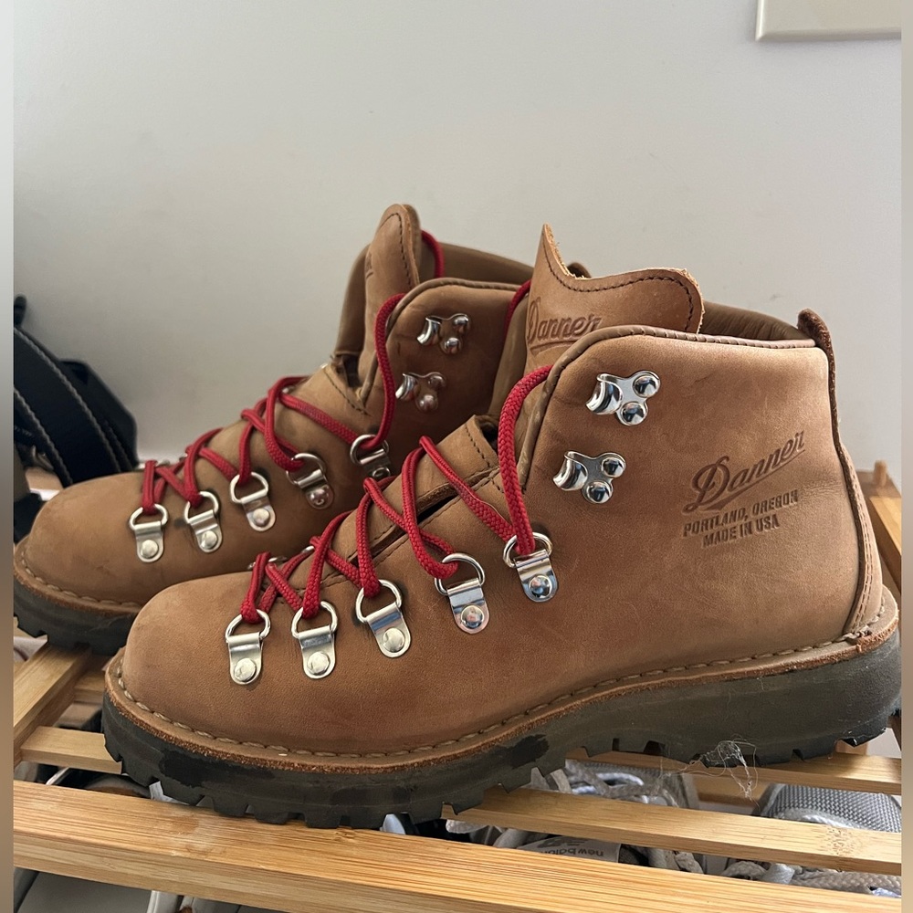 Iconic like-new Danner hiking boots with optional  inserts and both lace sets.